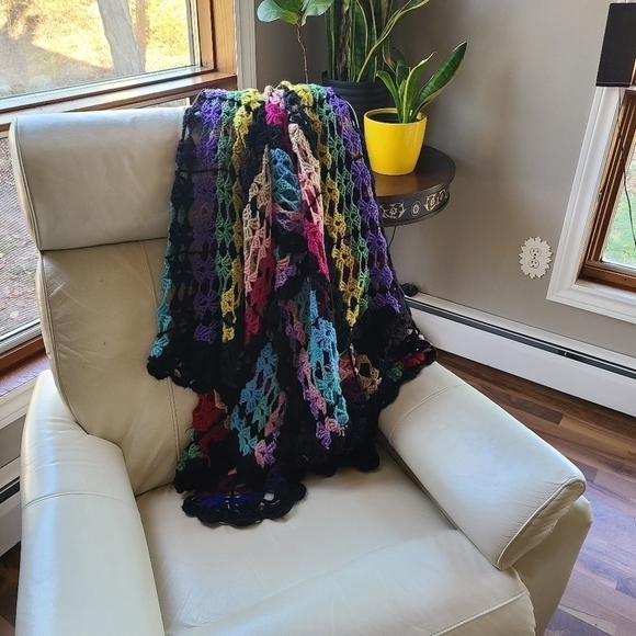 Vintage Handmade Crochet Afghan - Picture 3 of 12